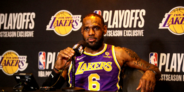 NBA球星季后赛专访图片 - 勒布朗·詹姆斯接受采访